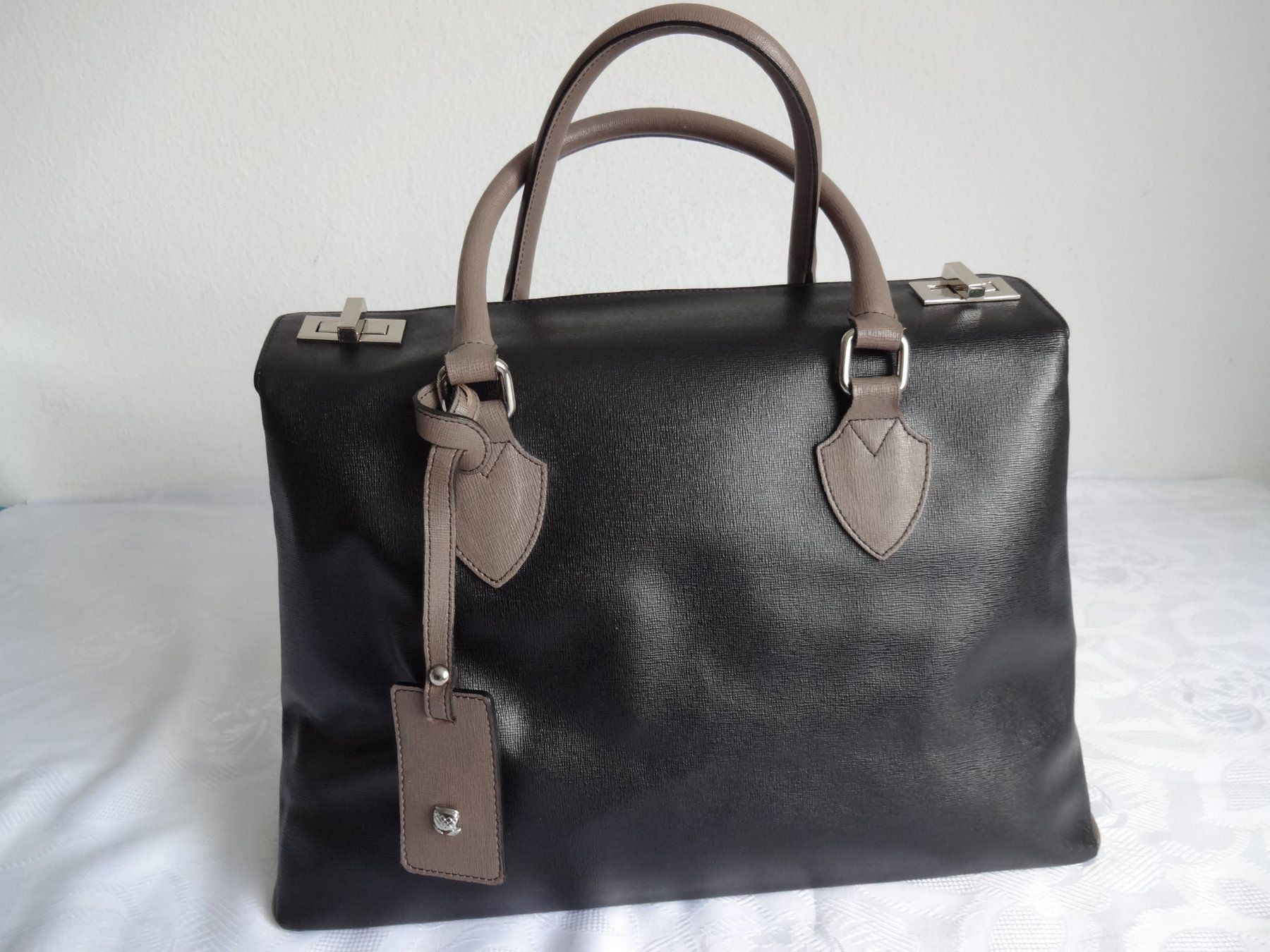 Navyboot Borse da donna: ** NAVYBOOT ** Leder Handtasche – Nuovo (secondo la descrizione) da Frauenfeld venduto da Jahy
