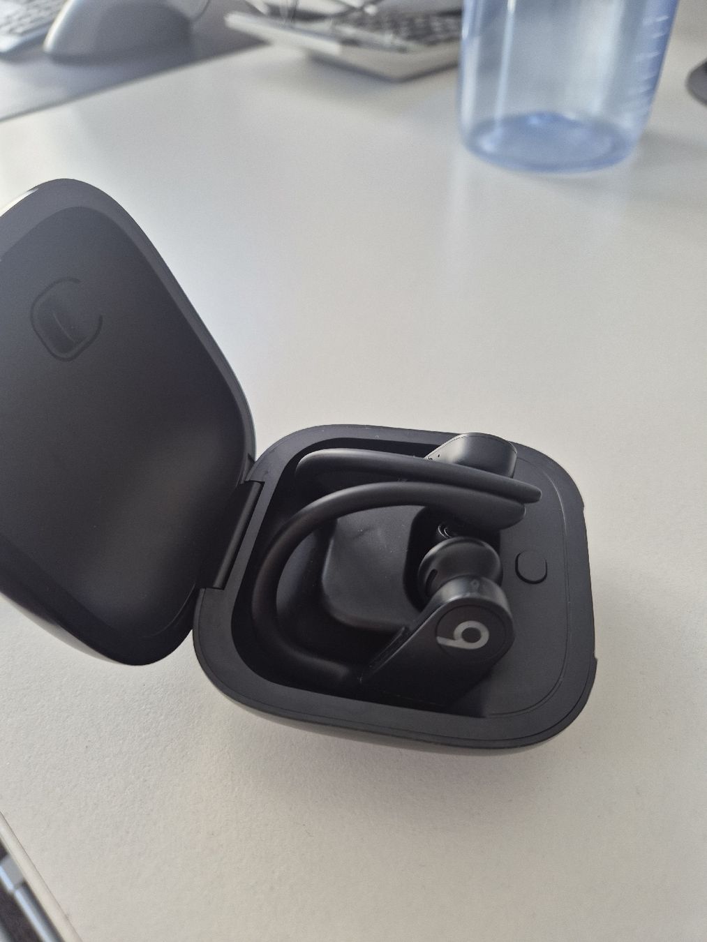 Beats Casques audio: Écouteurs sans fil Powerbeats Pro noirs – D'occasion à Genève par caps1207 1