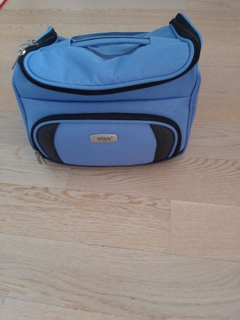 Kleiner Blaues Reisenecessaire Titan