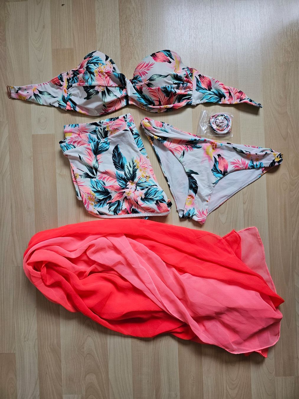 H&M Costumi da bagno & Bikini: Sommerliches Bikini Set mit Pareo, Gr.38 – Usato da Birr venduto da V-K