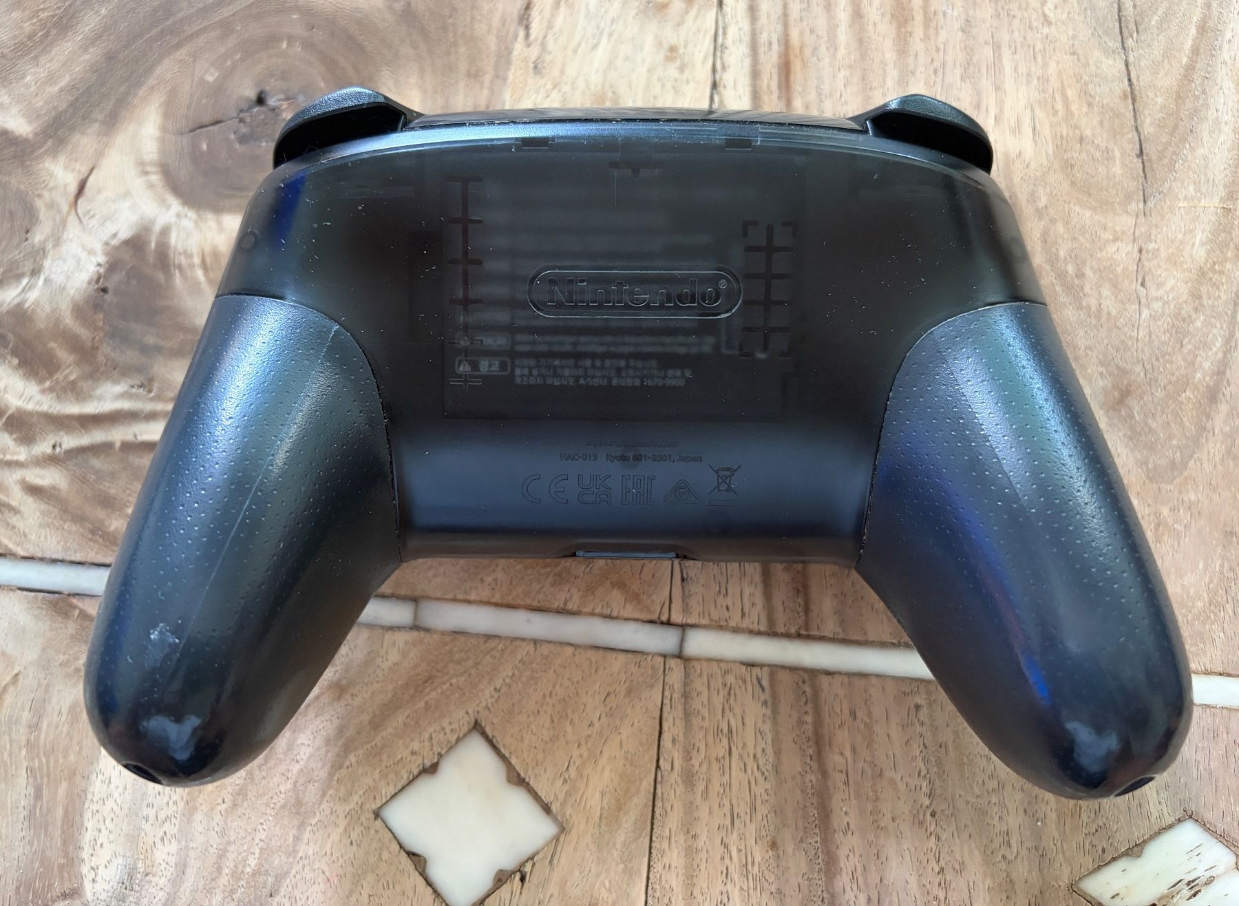 Nintendo Konsolen: Nintendo Switch Pro Controller schwarz gebraucht – Gebraucht aus Oberweningen von Achille.3 1
