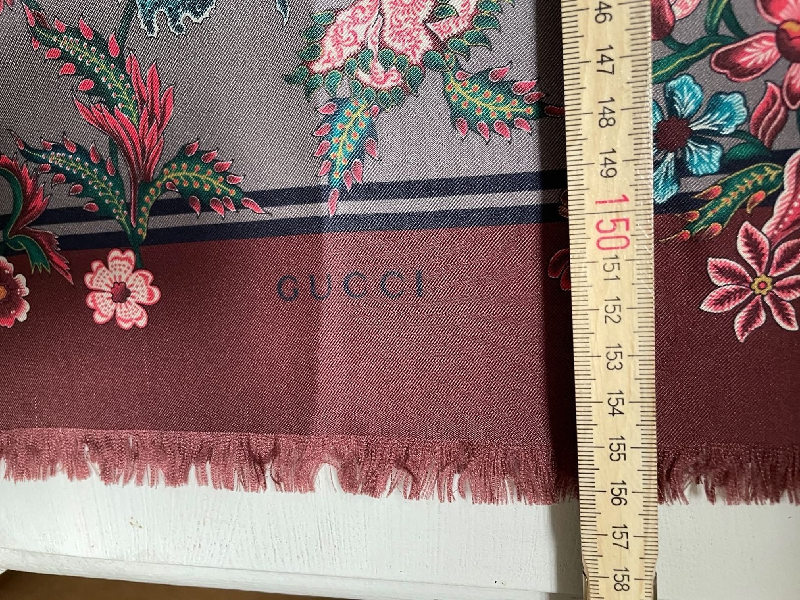 Gucci Foulard & Sciarpe: Orginal Gucci Flora Seidenstola – Usato da St. Gallen venduto da DiesundDas. 1