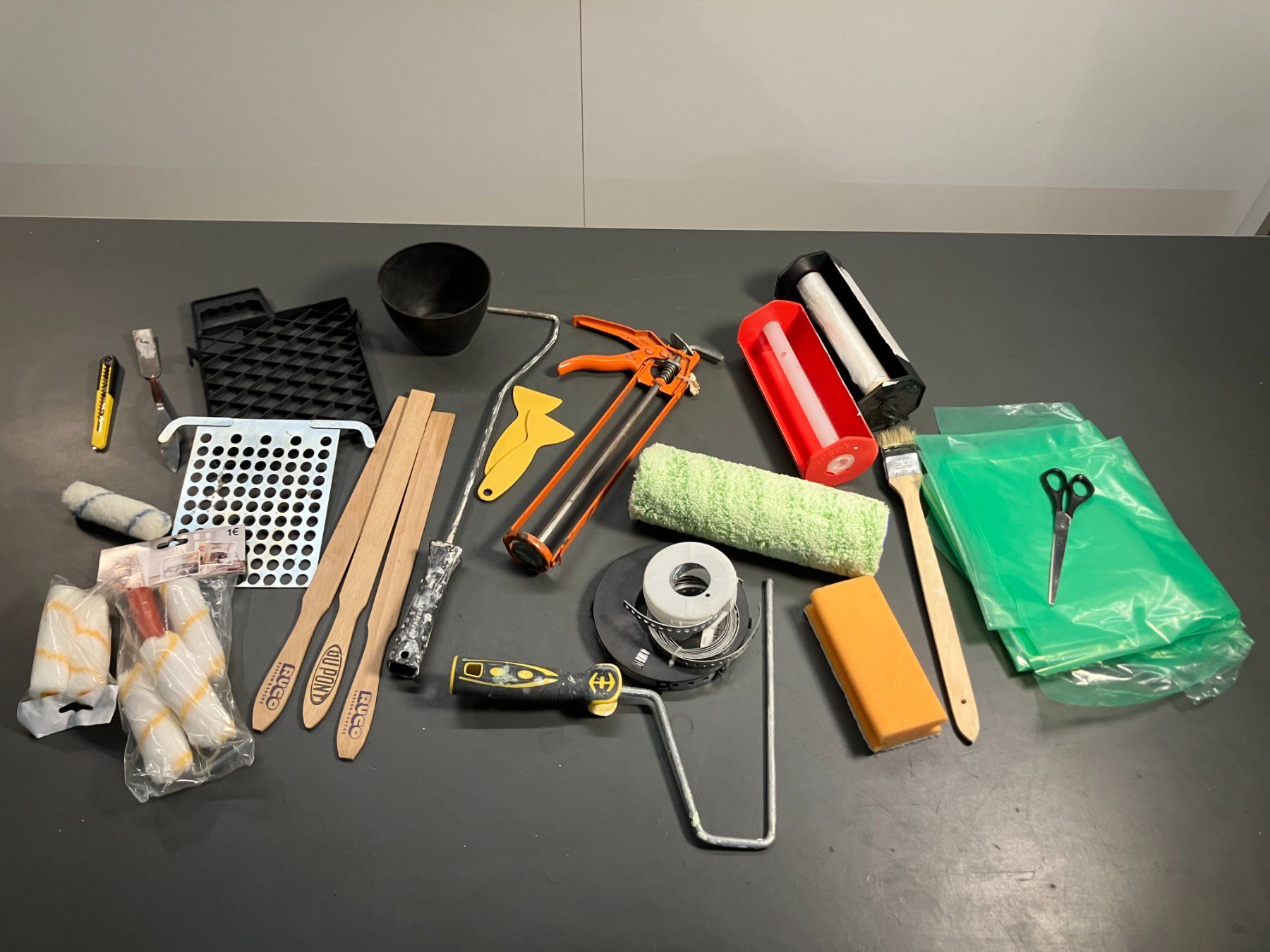 Alle Werkzeuge: gr. Post. div. Maler Material u. Werkzeug ab 1.- – Gebraucht aus Lichtensteig von Buy24International