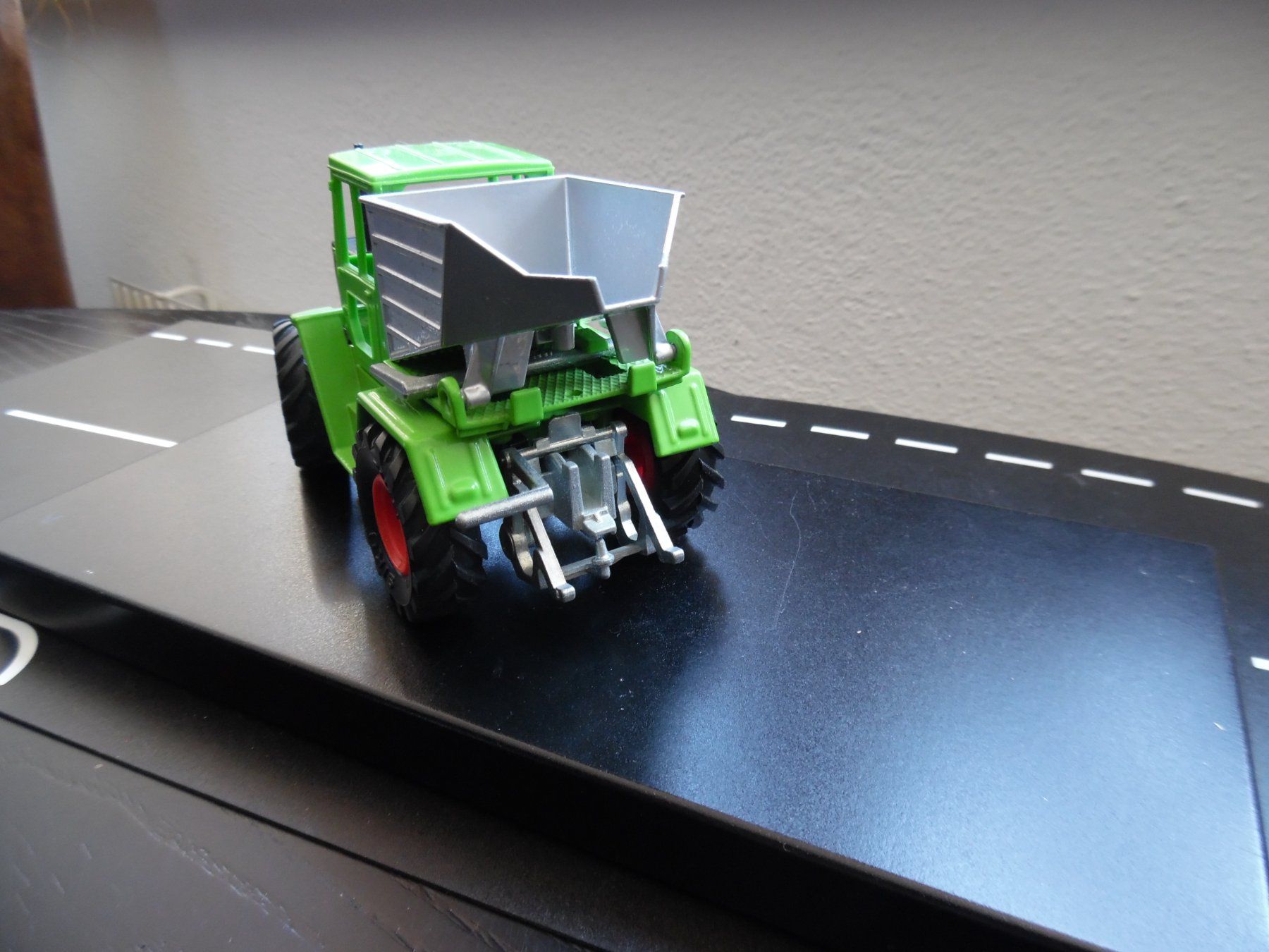 Siku Modellbausätze & Standmodelle: Siku  Traktor Modell MB trac 800 Kipper 1:32 – Gebraucht aus Steinach von suzzi11 5