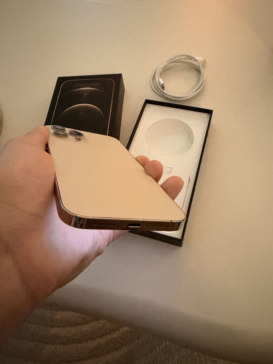 Apple Telefoni cellulari / Smartphones: iPhone 12 Pro Max 128GB Gold - Top Zustand – Usato da Leuggern venduto da mikaaiil 1
