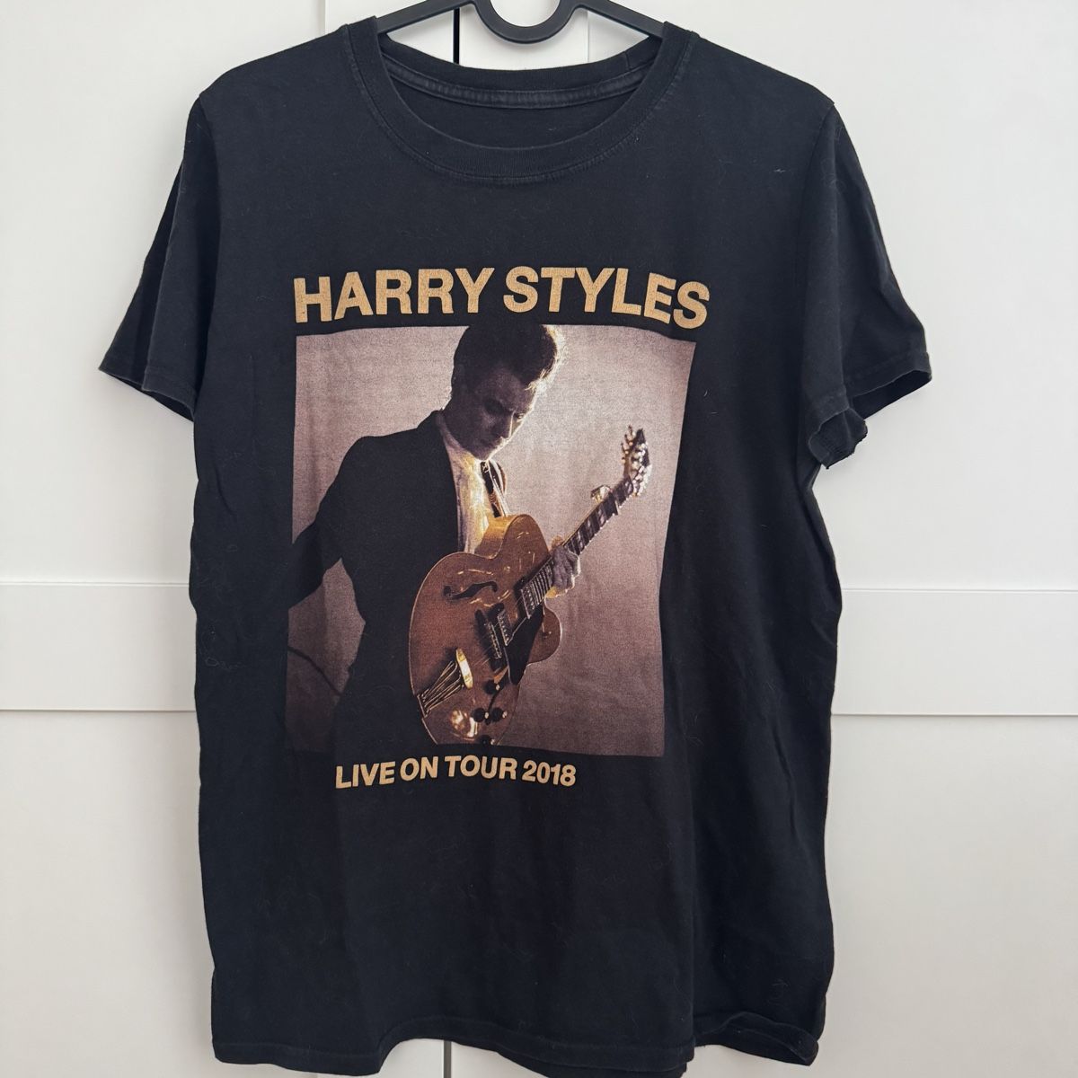 T-shirt: Harry Styles Tour Shirt – Usato da Sursee venduto da giu_205