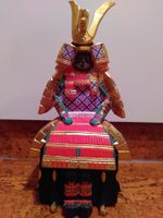 Japanische Samurai-Rüstung Holzfigur