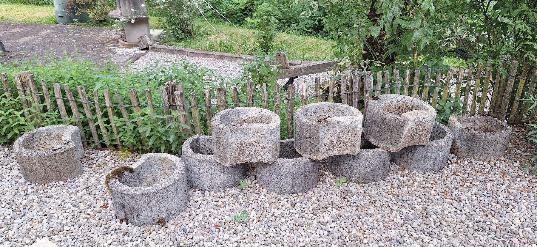 Pietre & tegole: Garten Pflanzsteine – Usato da Seewen SO venduto da chgubler
