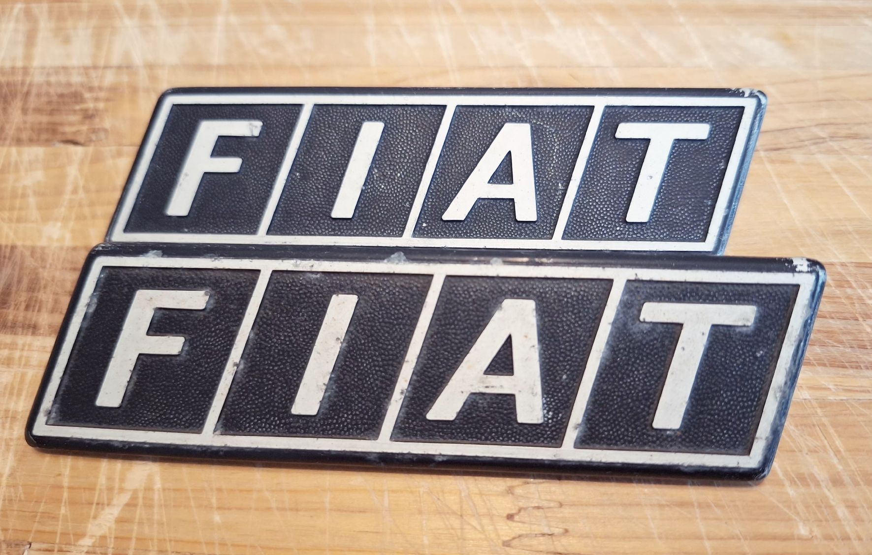 Fiat Toutes les pièces auto: Fiat Oldtimer Embleme – D'occasion à Triesen par BLACKSHEEP75