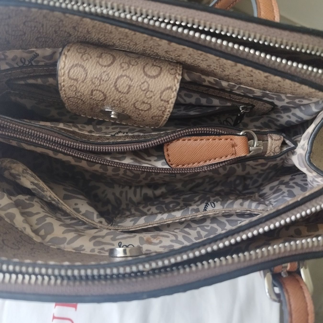 Guess Borse da donna: Guess Handtasche wie Neu, mit Staubbeutel (1) – Nuovo (secondo la descrizione) da Weiningen ZH venduto da traudl102 5