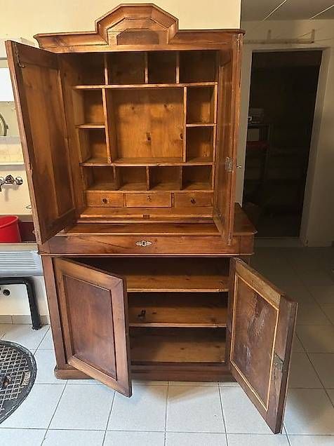 Credenze: Credenza in noce – Usato da Biasca venduto da map_hf8q 1