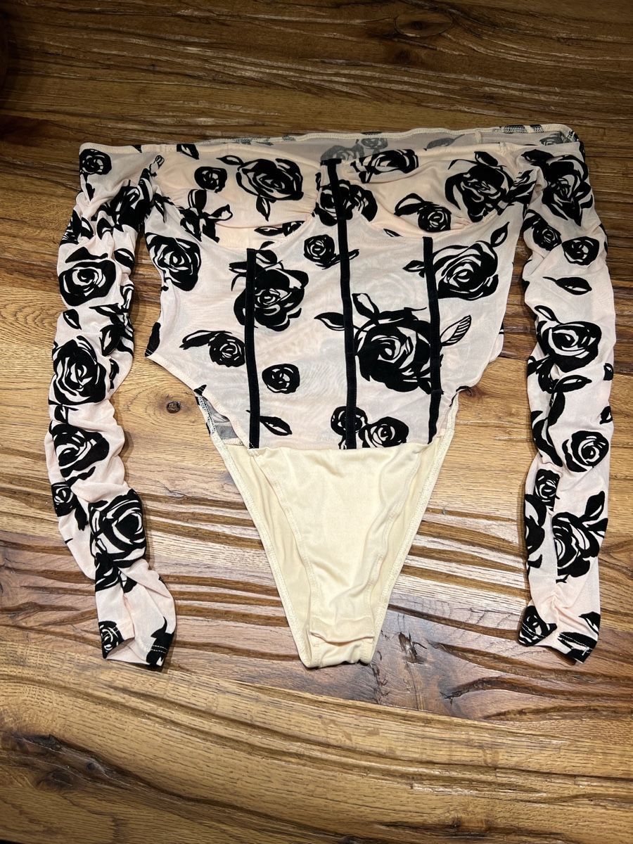 Camicette: Schicker Body Rosenmuster Gr. L Offshoulder elegant – Nuovo e nell'imballaggio originale da Chur venduto da ZATO