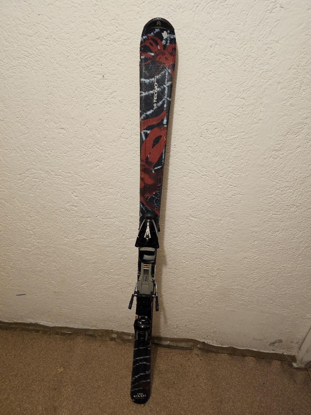 Tecnopro Sci: Ski alt für Anfänger 146 cm, welche Mietkosten sparen wollen – Usato da Wettingen venduto da S-C-01