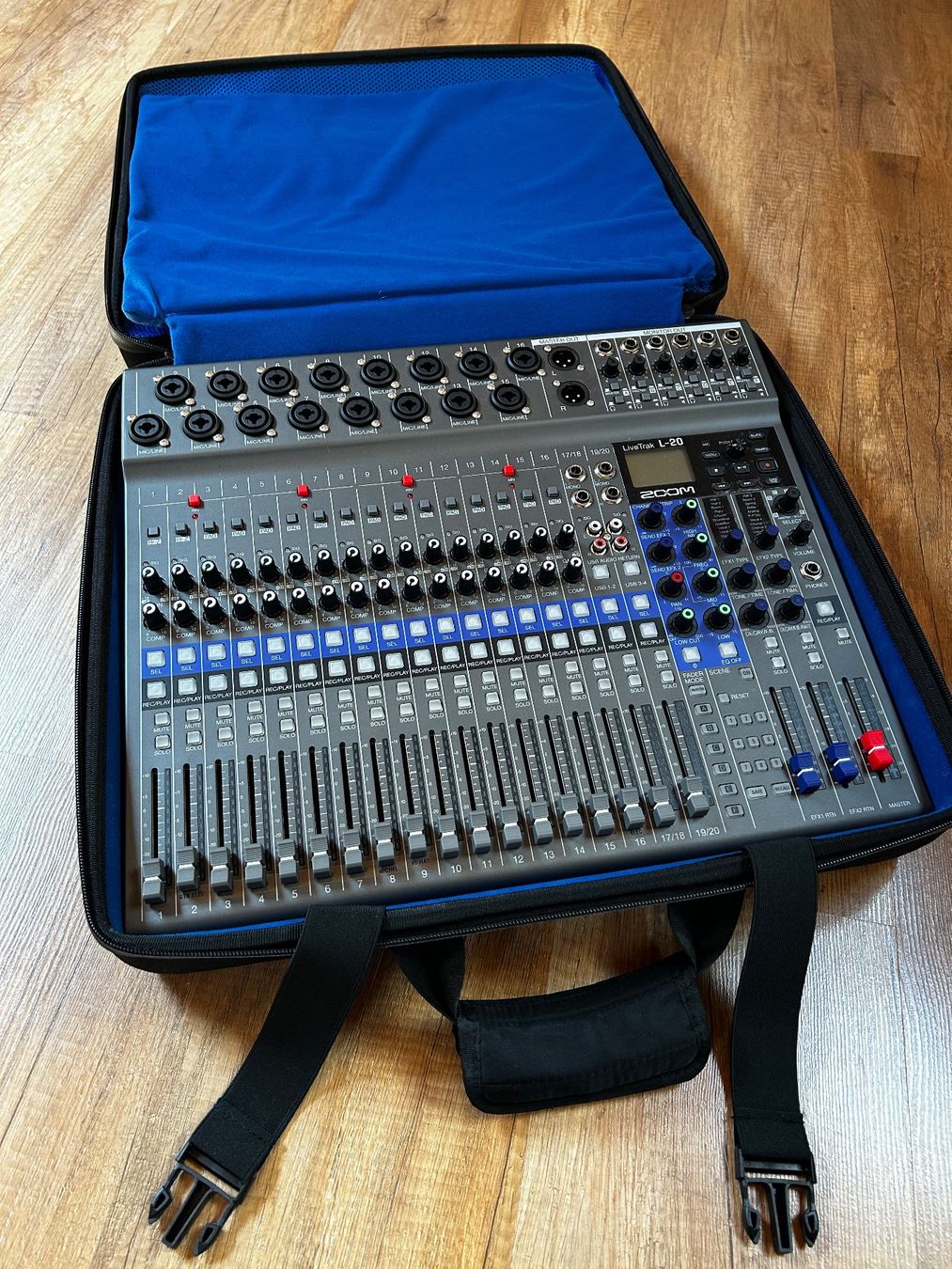 Zoom Console di mixaggio: Zoom LiveTrak L-20 Mixer – Usato da Val-d’Illiez venduto da SG2903 6