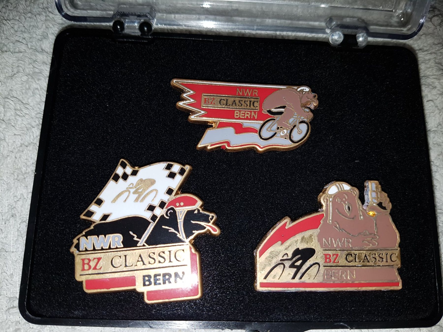 Placchette & Badge: 3er Set BZ Classic Bern Velo Pins – Usato da Belp venduto da Guadalupe84