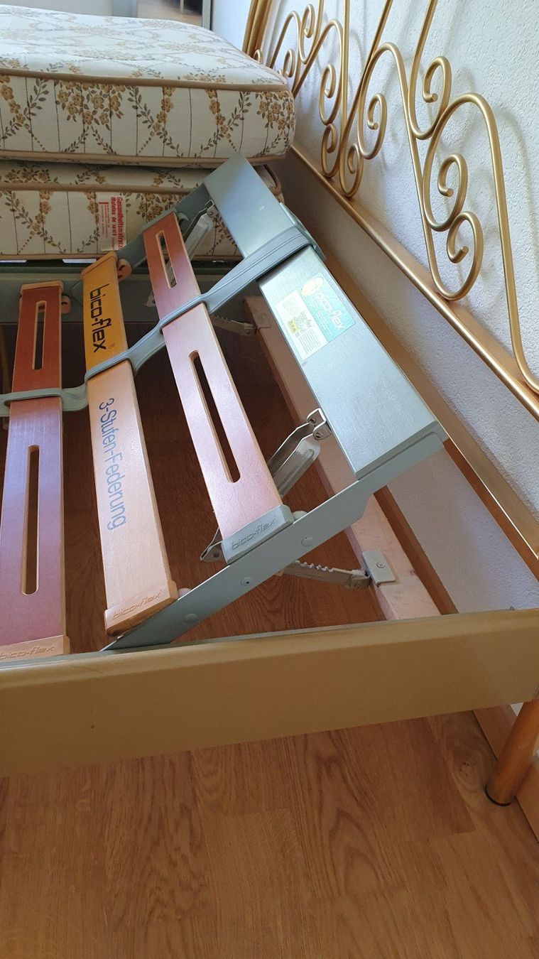 Bico Betten: Goldenes Bett – Gebraucht aus Jona von Lucie.P 4