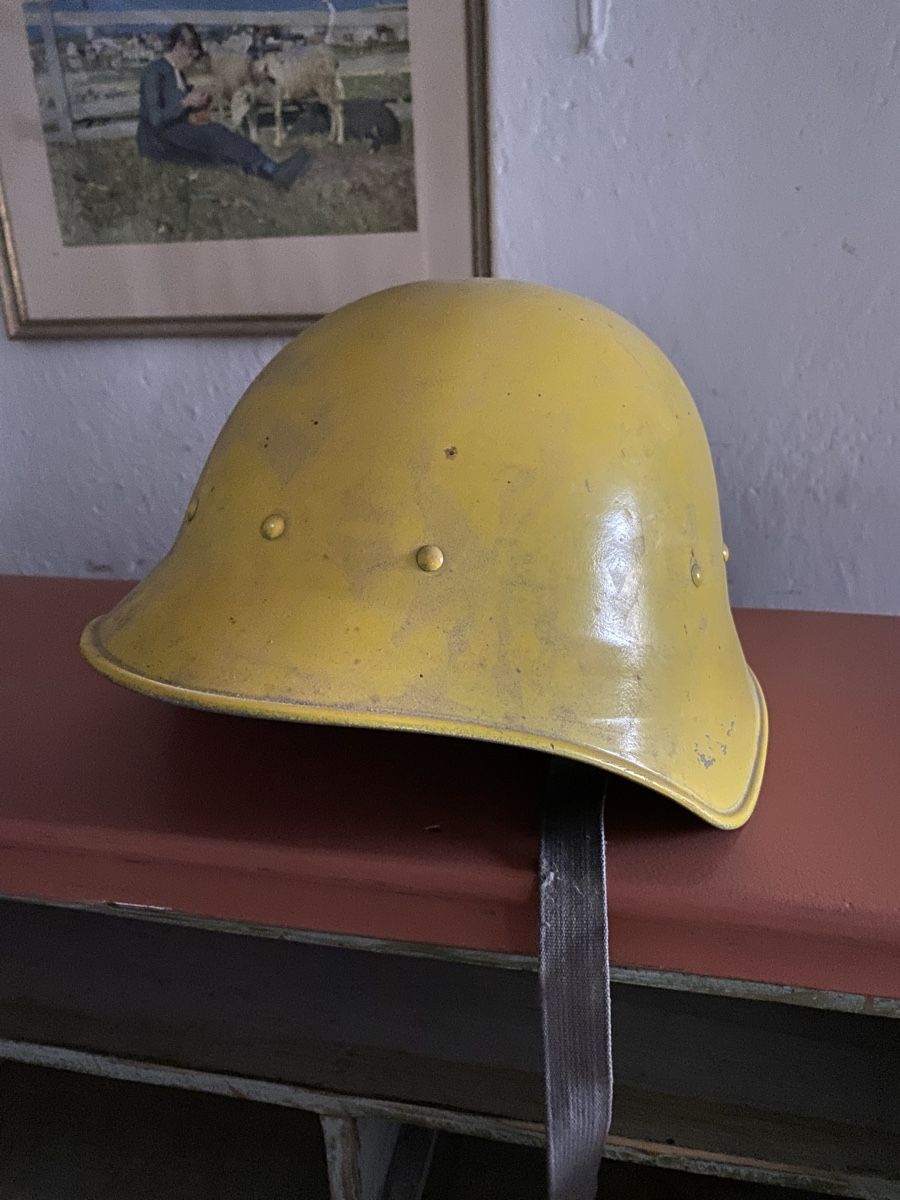 Pompieri: Alter Zivielschutz-Helm – Usato da Hinwil venduto da Familie_99 2