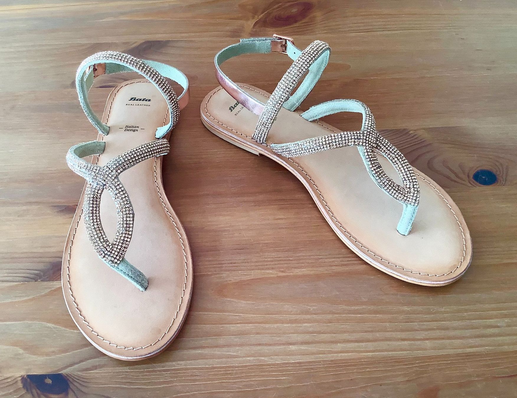 Scarpe da donna: Bata Sparkly Rose Gold Leather Sandals 39 – Usato da Founex venduto da sweetcouture