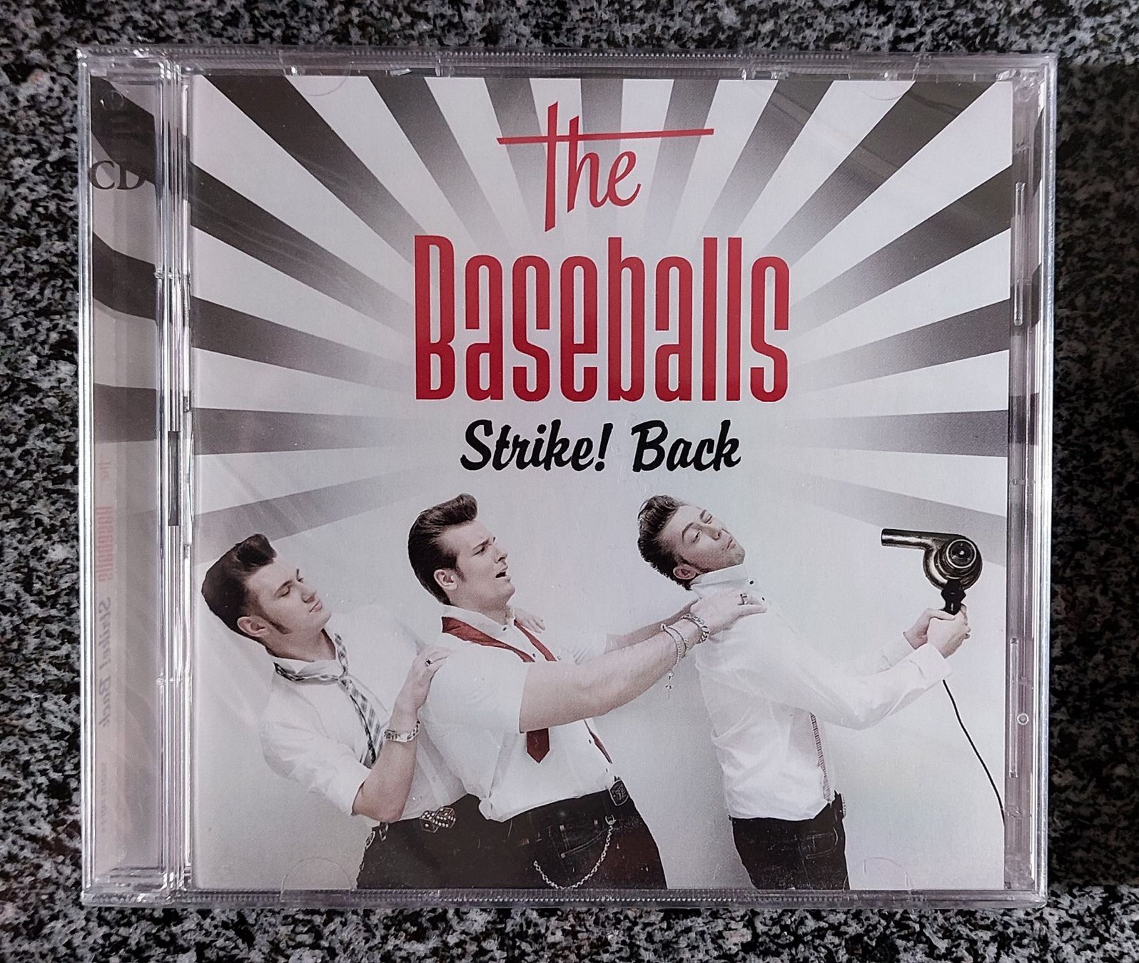 CD: DCD - the Baseballs "Strike! Back" – Nuovo e nell'imballaggio originale da Rotkreuz venduto da CLASAX