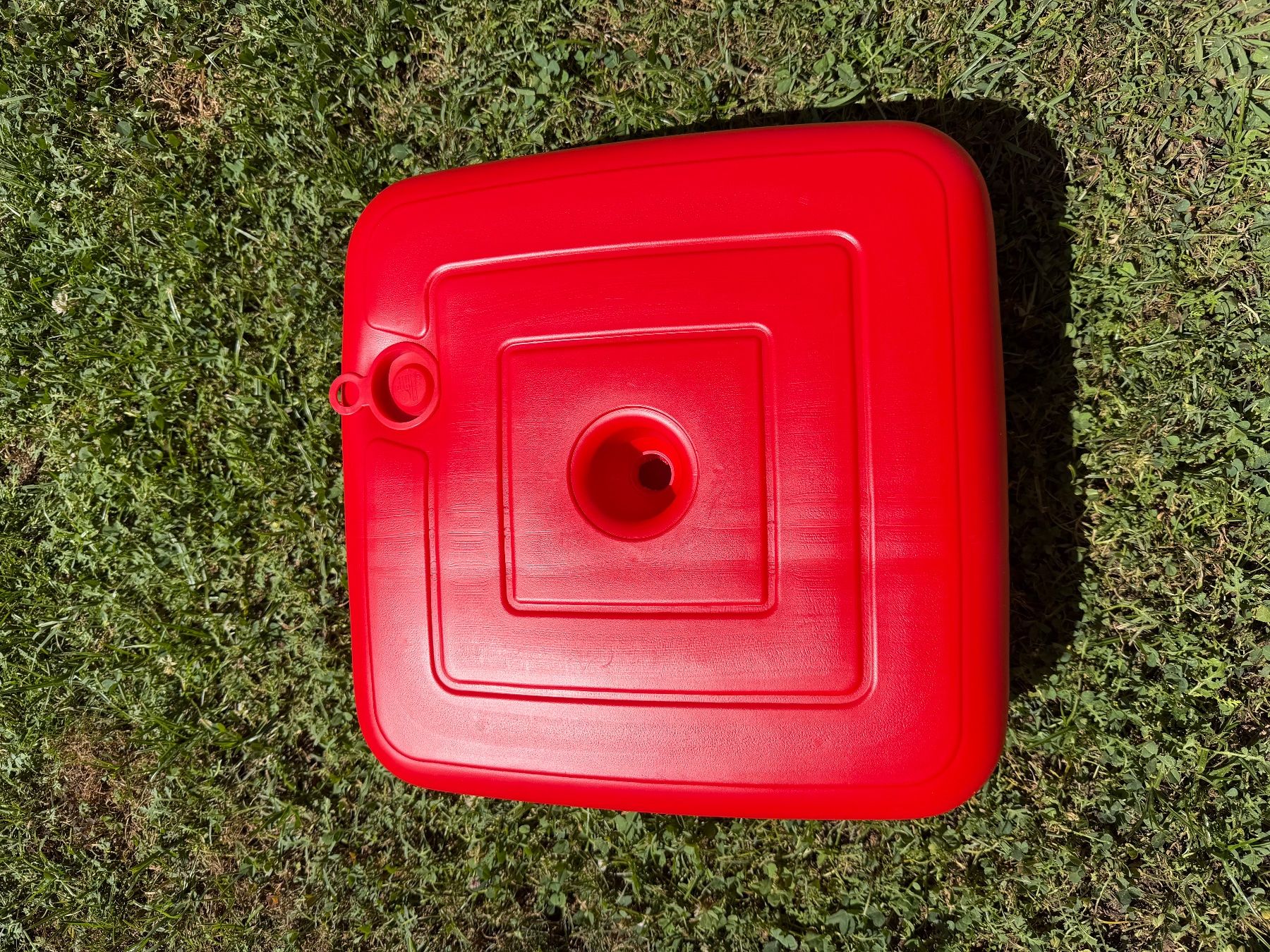 Autres: Roter Sonnenschirmständer - nie gebrauch – Neuf (Voir description) à Cugnasco par tizianaq