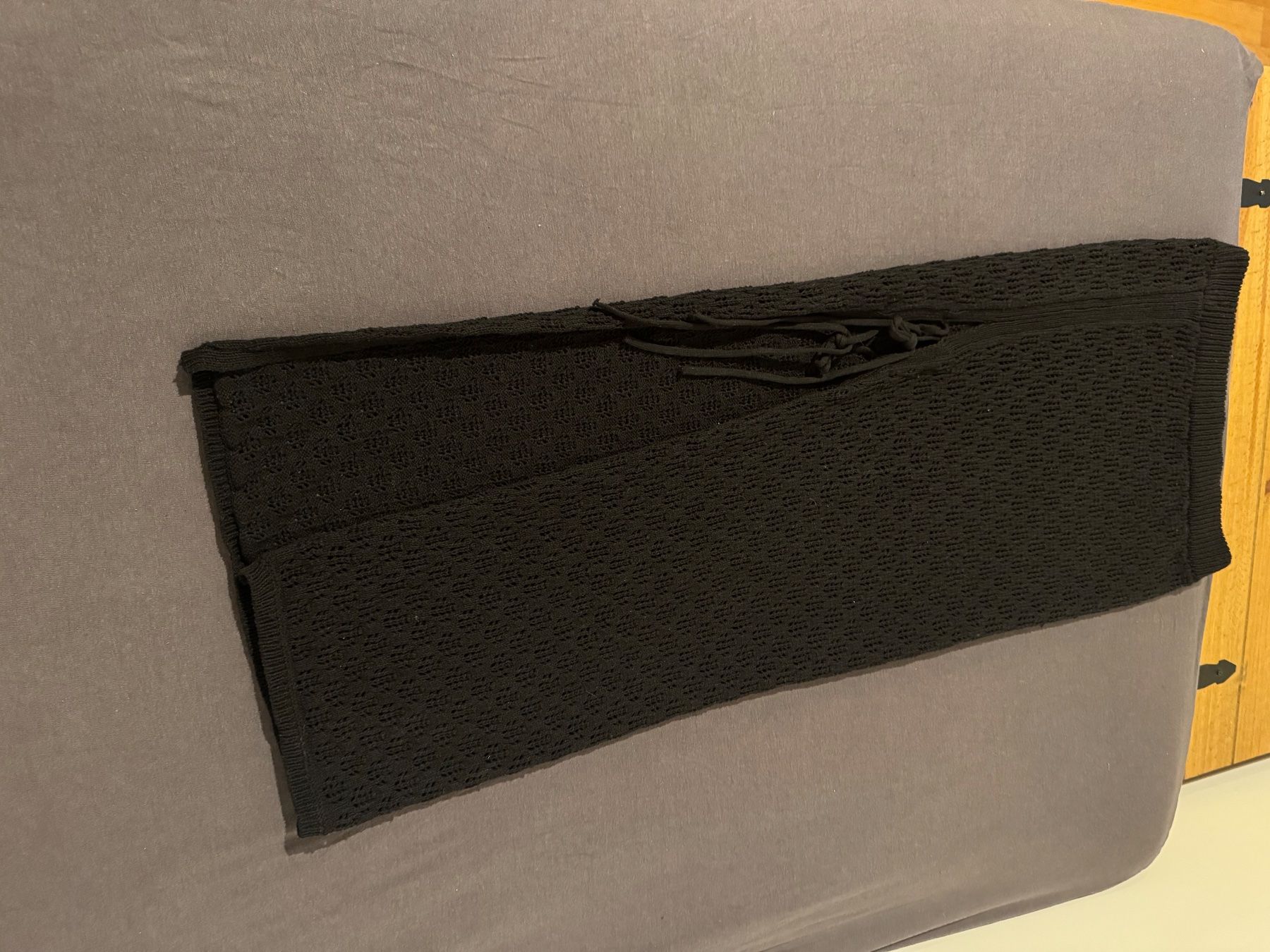 Pull&Bear Gonne: Schwarzer Strickrock mit Schlitz – Usato da Rudolfstetten venduto da krach 1