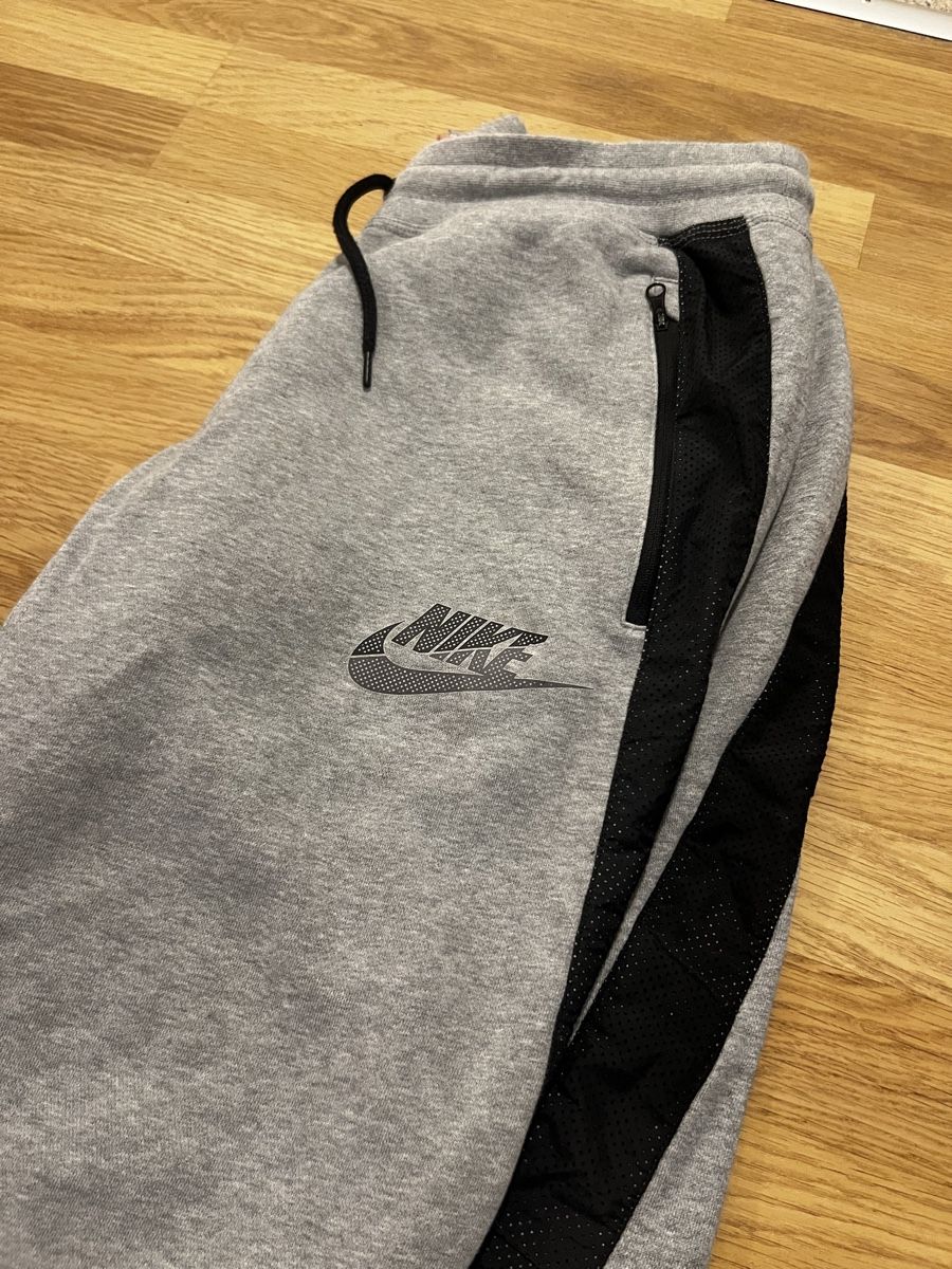 Nike Pantaloni: Nike Trainerhosen, Herren oder Unisex ca. Gr.L – Usato da Ostermundigen venduto da s_jaja 2