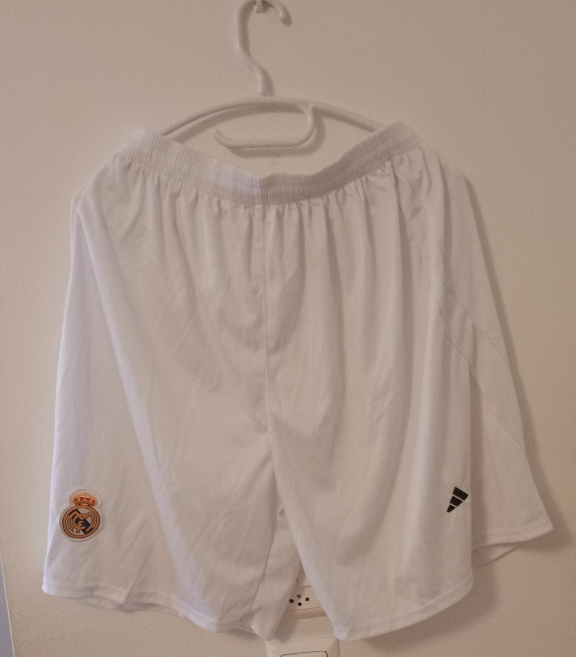 Canottiere & Pantaloni: Real Madrid (Millot + Short) – Nuovo (secondo la descrizione) da VERNIER venduto da _Swiss_ 1