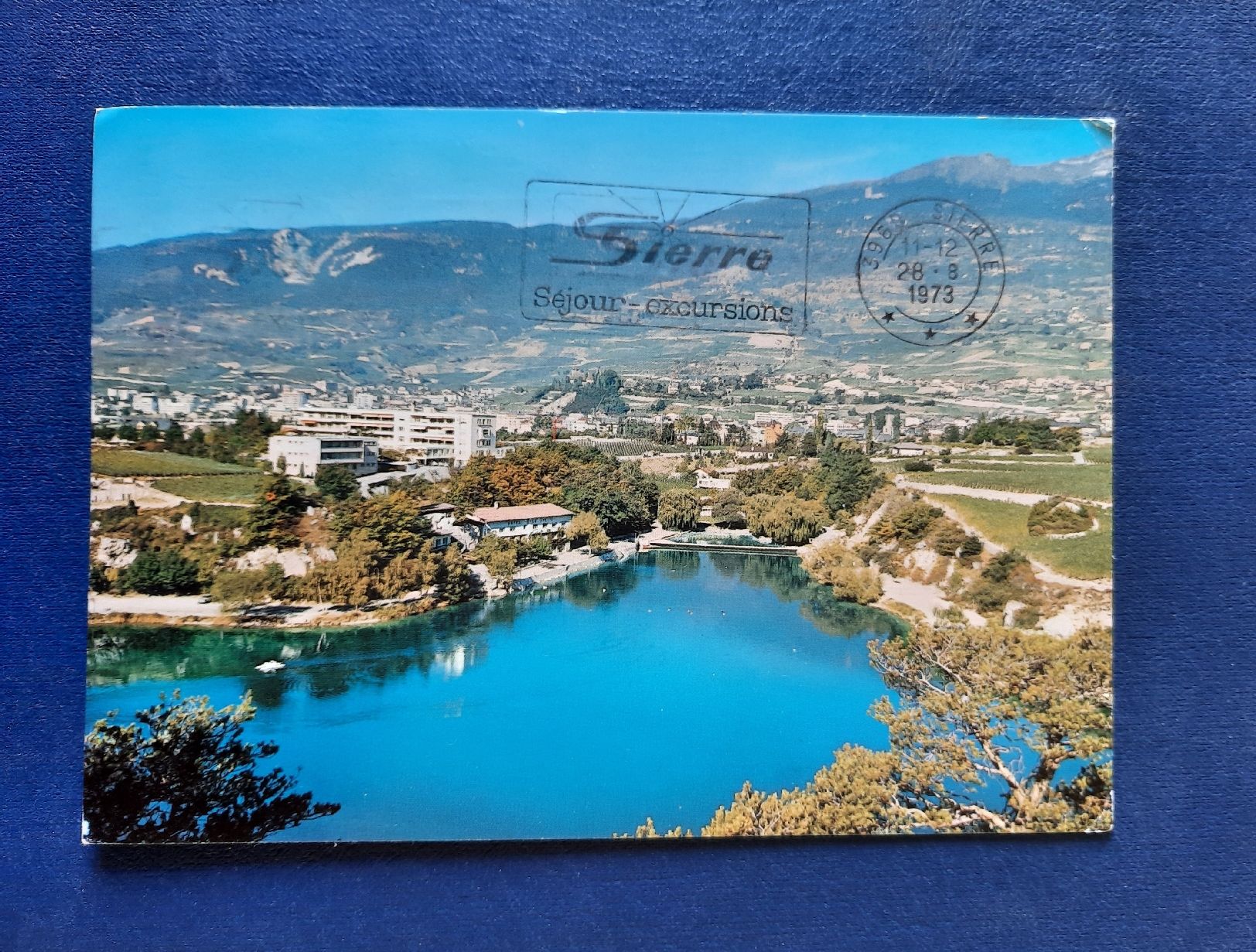 Cartoline postali: Ansichtskarte Sierre, gestempelt auf Vorderseite 1973 – Usato da Marly venduto da neu-adlerauge65