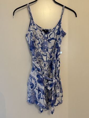 Jumpsuit mit blauem Blumenmuster, Grösse 36
