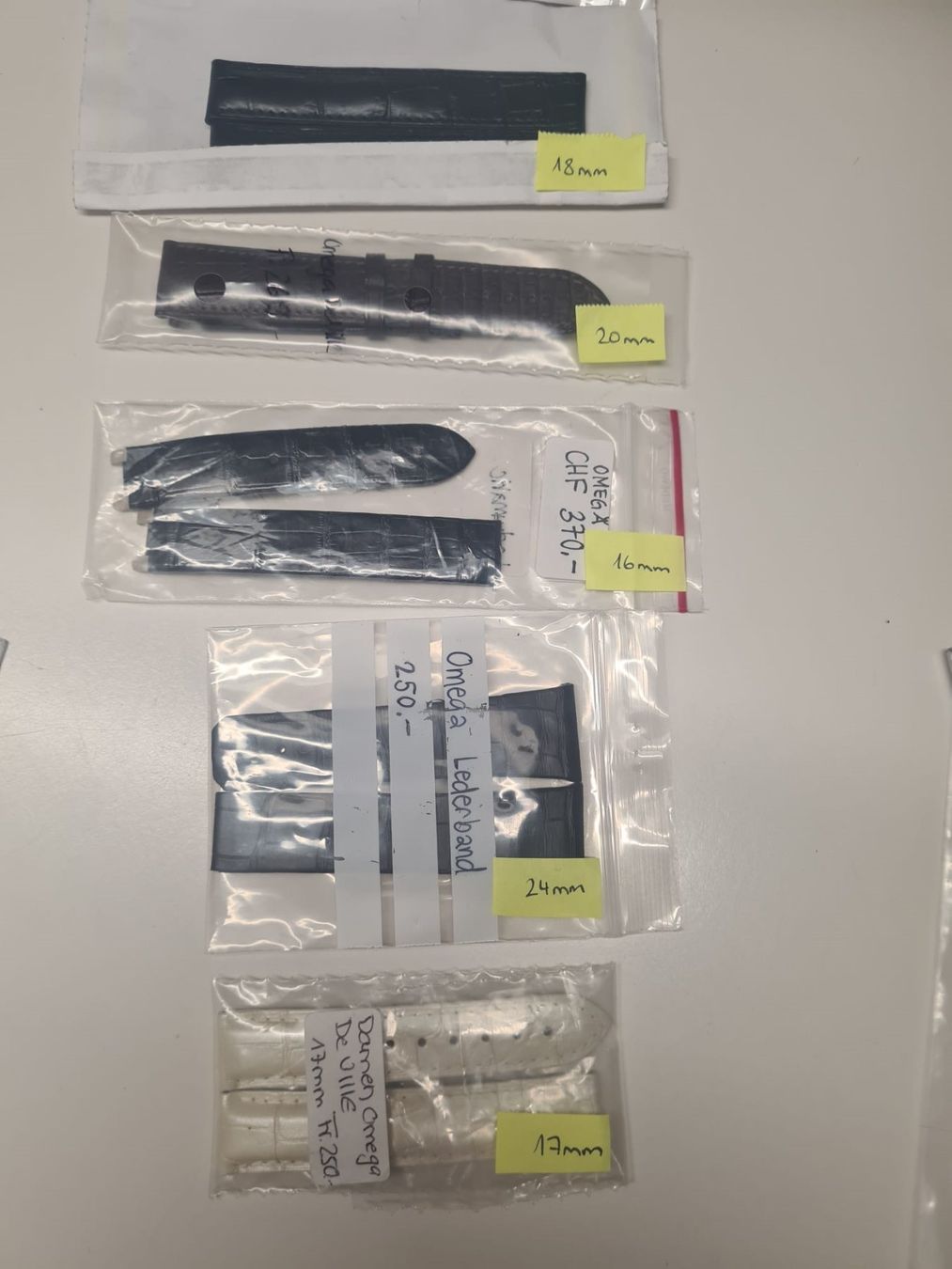 Omega Bracelets: Omega Lederbänder Gesamtpaket – Neuf avec emballage d'origine à Zug par L.A.Zug 3