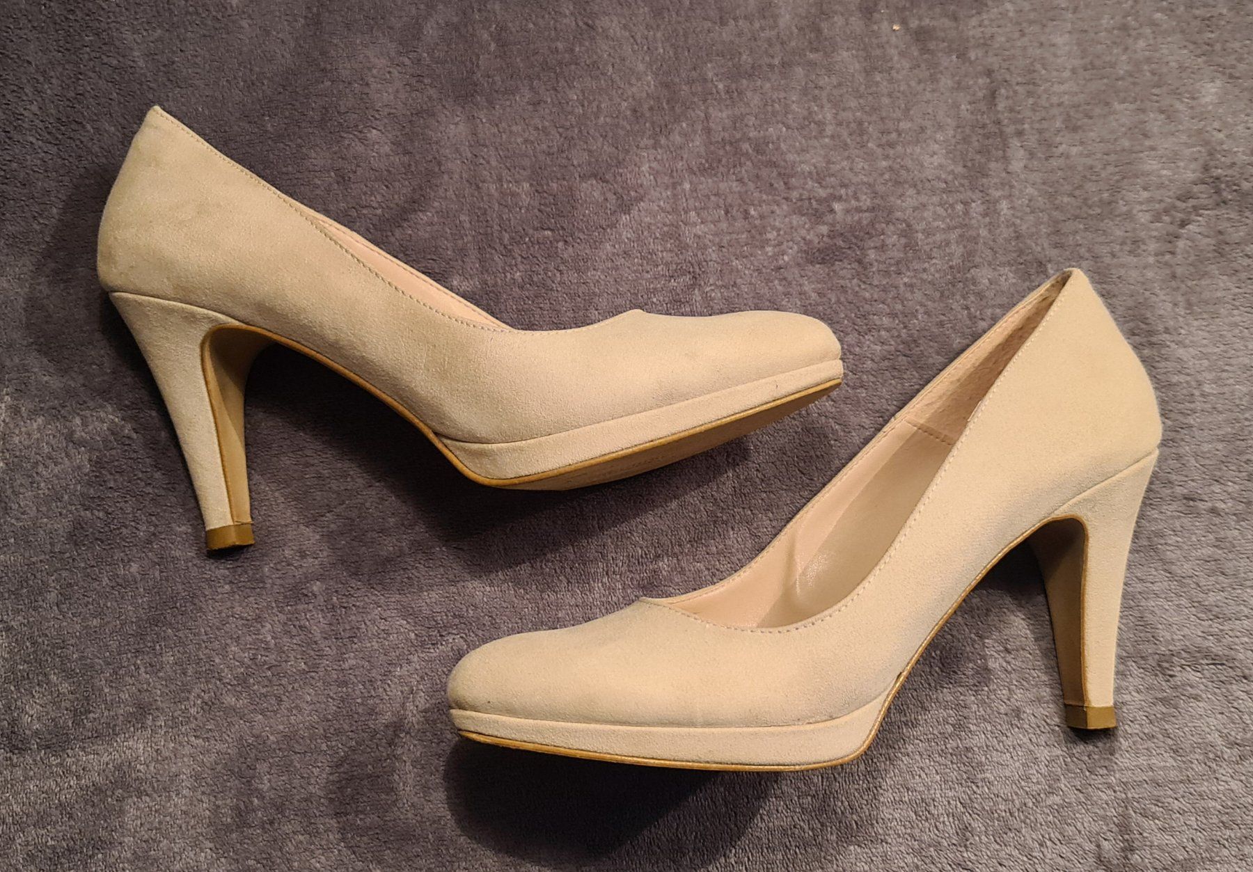 Damenschuhe: Neuwertige Pumps – Gebraucht aus Ruswil von DNAB 2