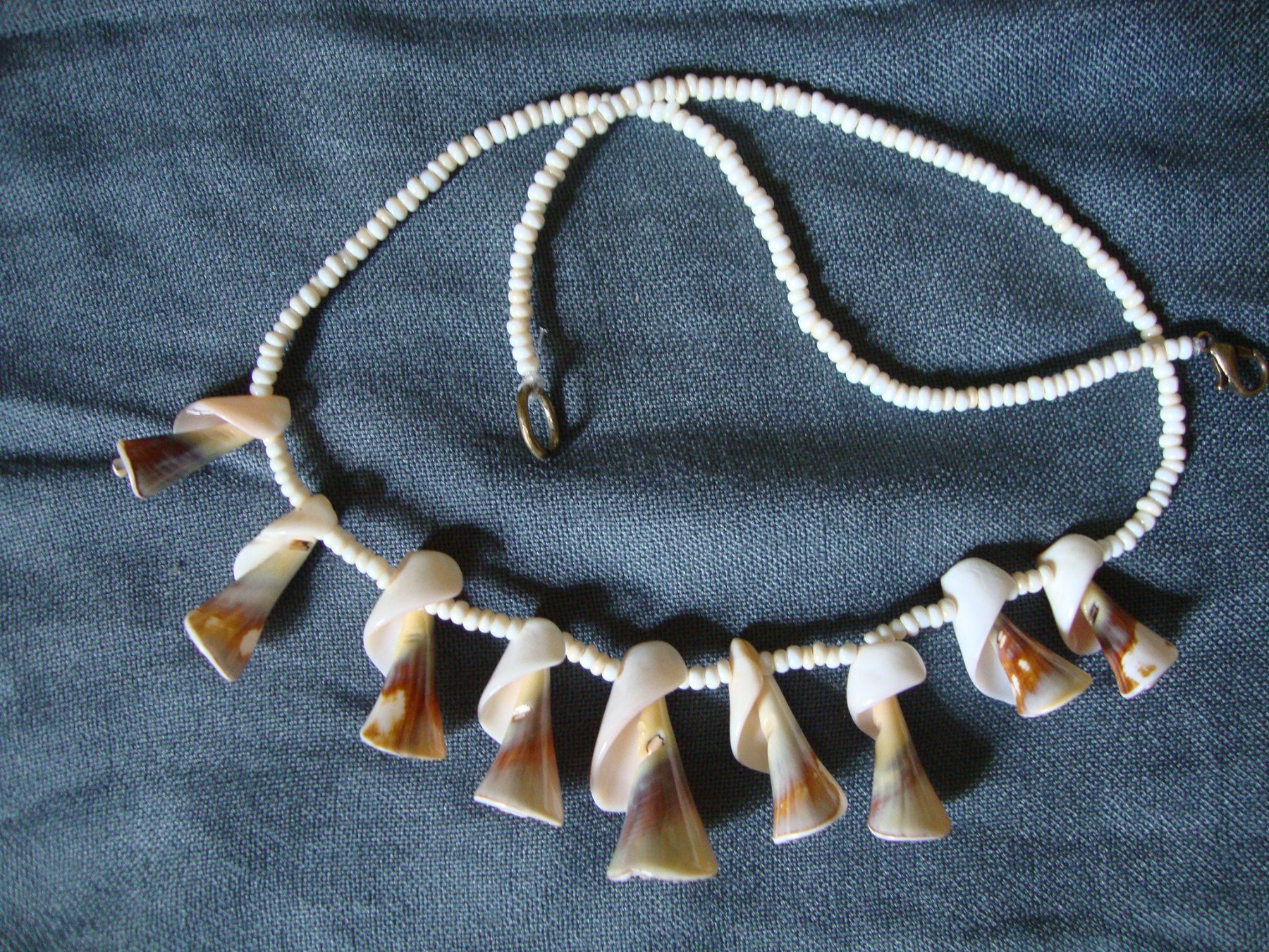 Catenine: Kette Muscheln mit Glasperlen, Handarbeit – Nuovo (secondo la descrizione) da Laufen venduto da ereli 3