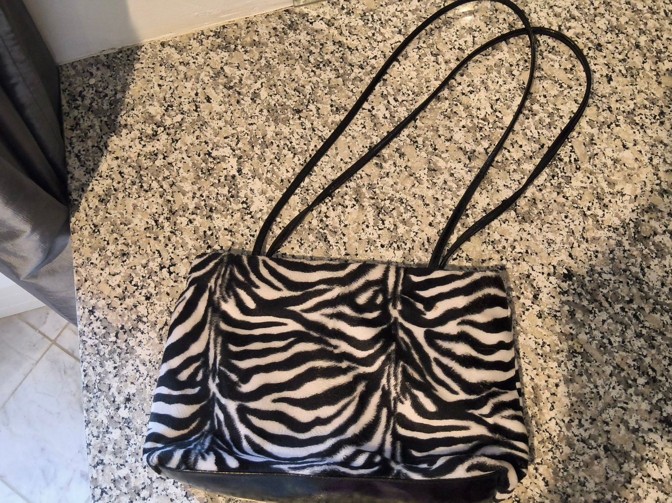 Taschen für Damen: Zebra Damentasche – Gebraucht aus Steckborn von JoBox
