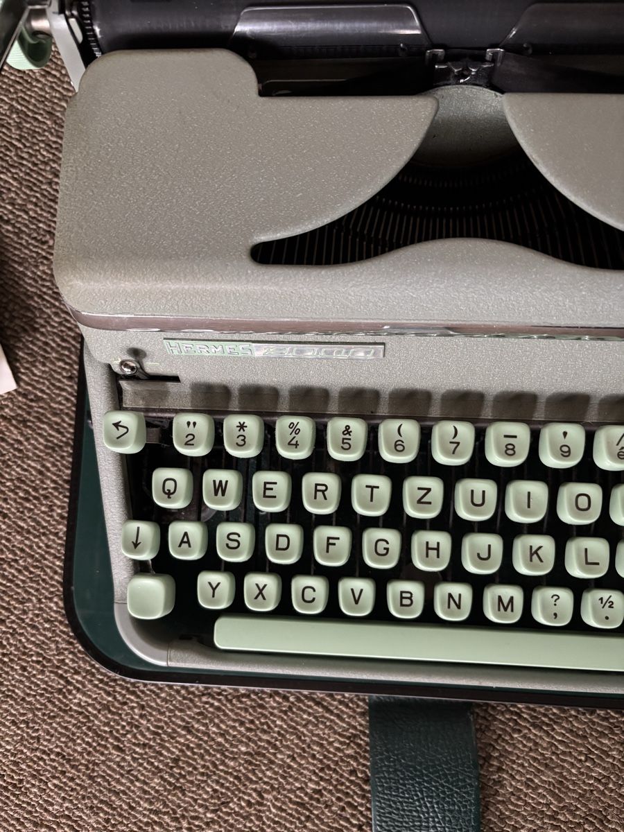 Hermès Macchine da scrivere: Vintage Hermes 2000 Schreibmaschine – Usato da Münsingen venduto da Sinonn 9