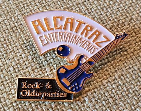 E067 - Pin Alcatraz Entertainments Rock