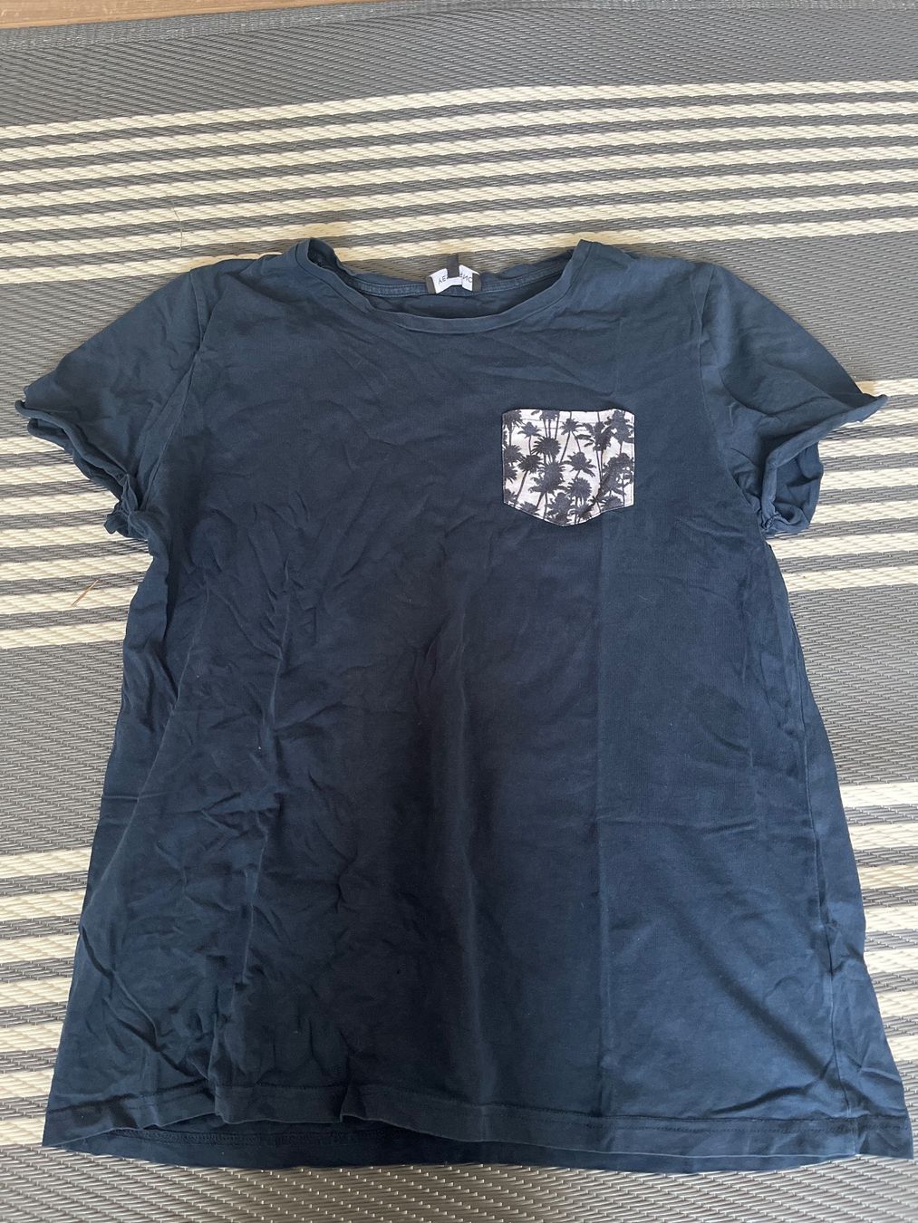Yes Or No T-shirt: T-shirt bleu YES OR NO – Usato da Le Locle venduto da Mayd_h 3