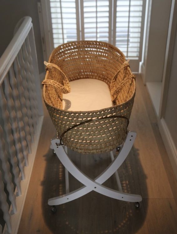 Wiklinopol Stubenwagen - Moseskorb Aus Naturweide | Mit Rollengestell & 5-teiliger Bettwäsche | Inkl. Matratze