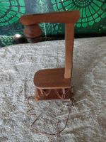 Sehr alter Lampenständer aus Holz fürs Puppenhaus