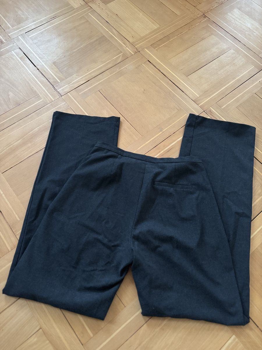 Pull&Bear Pantaloni: Pull&Bear Stoffhose Hose dunkelgrau Gr. 36 – Usato da Wittenbach venduto da Apicel 4