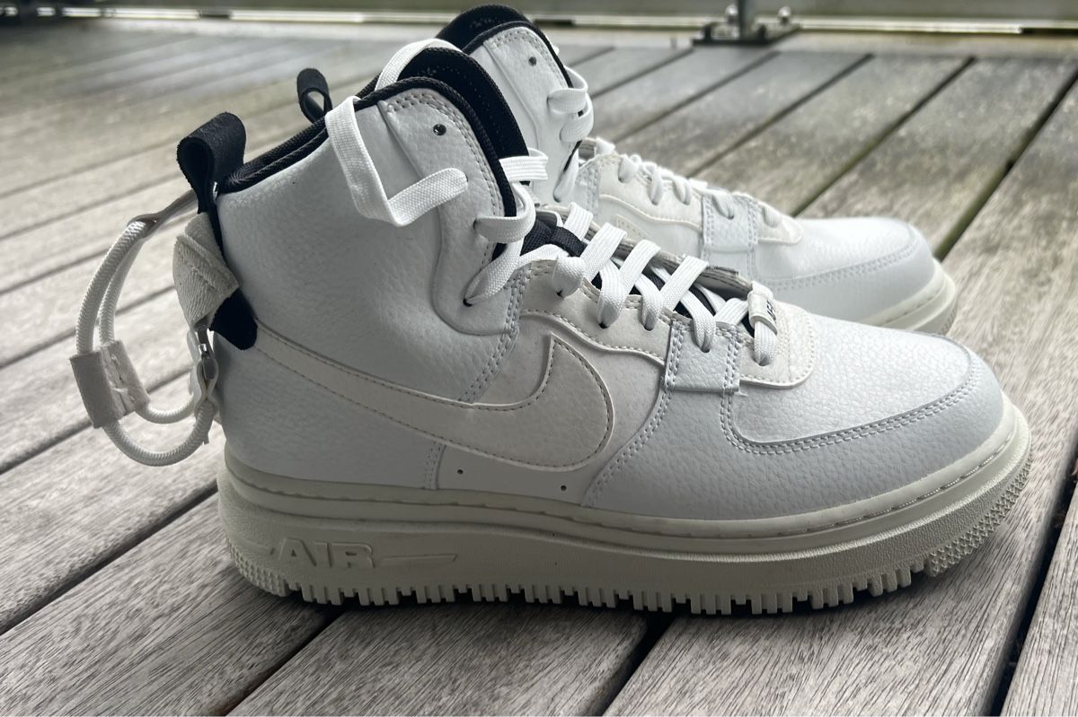 Nike Damenschuhe: Nike Air Force 1 High Utility 2.0 Gr. 41 – Neu und originalverpackt aus Zürich von Musiclover