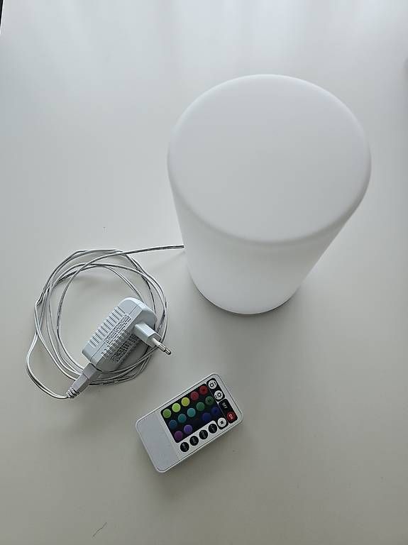 Lampade: LED Lampe mit Fernbedienung – Usato da Uster venduto da Nathalie-309