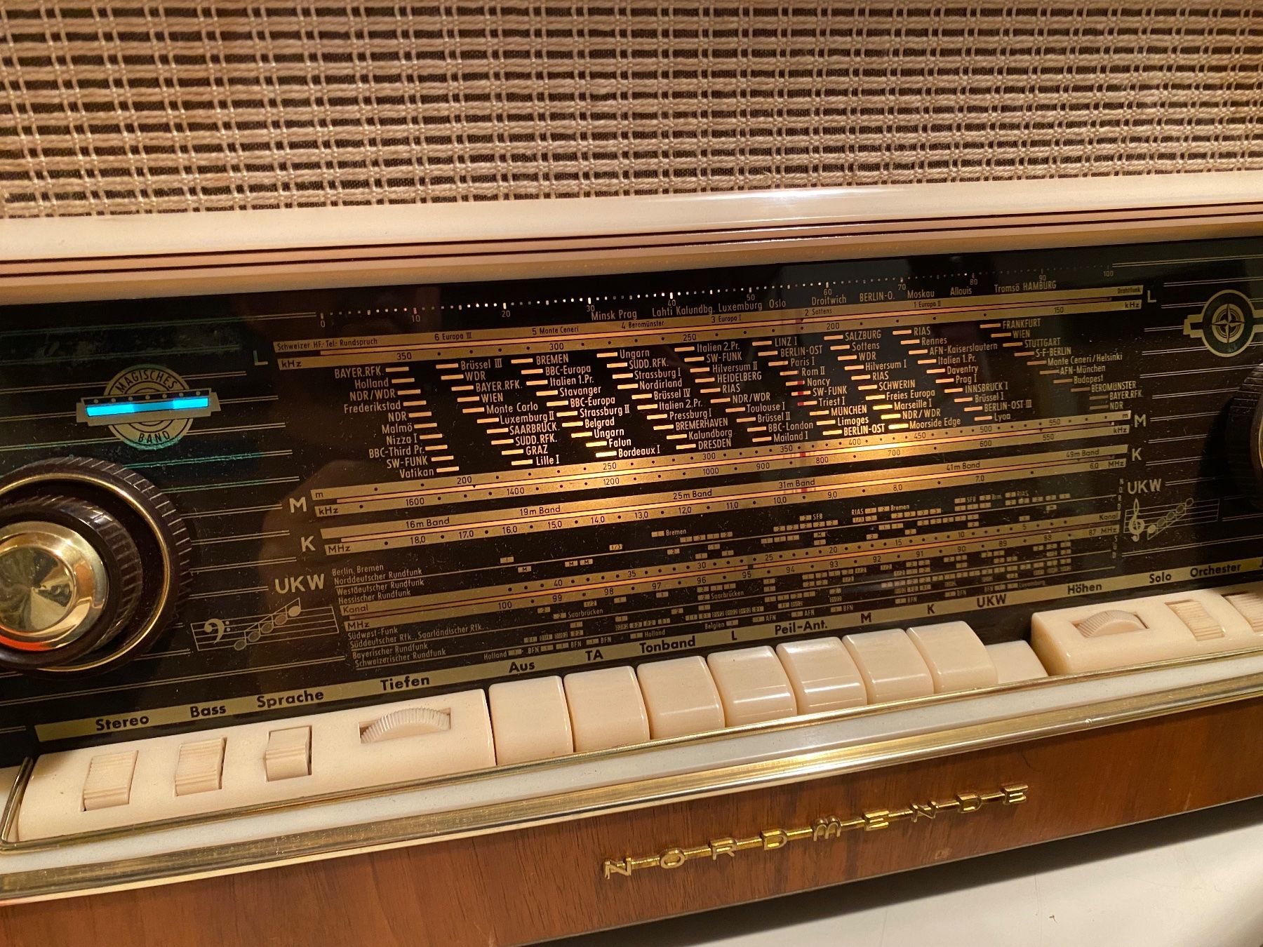 Nordmende Radio: antiker Röhrenradio Nordmende – Usato da Volketswil venduto da Julbrem 1