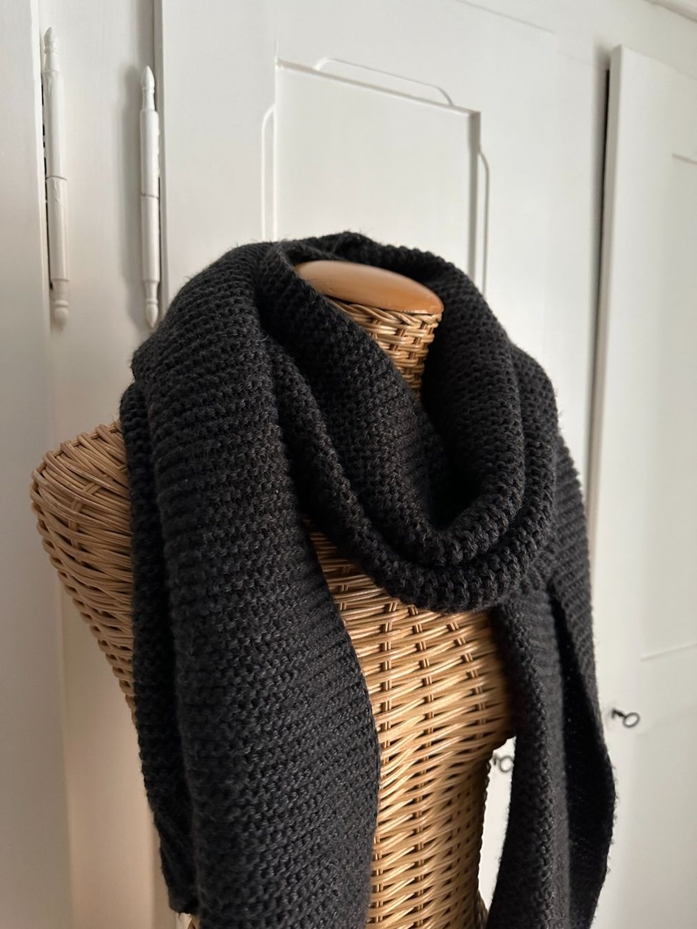 Foulard & Sciarpe: Strickschal schwarz gross – Usato da Zürich venduto da Diazaio 1