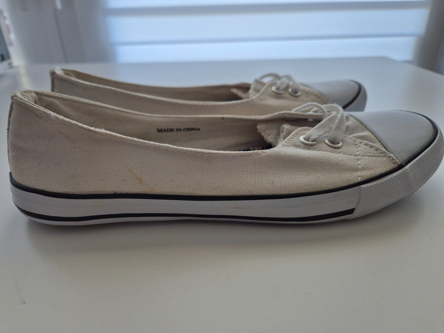Scarpe da donna: Sommer Schuhe Sneaker Gr. 37 Cremefarben – Usato da Zürich venduto da pau_y8mv 7