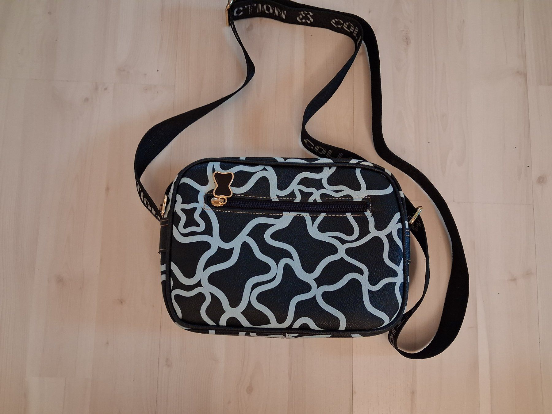 Taschen für Damen: UMHÄNGETASCHE SCHWARZ WEISS – Neu (gemäss Beschreibung) aus langnau von Santos1411