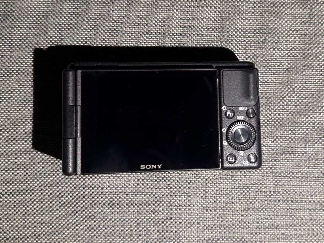 Sony Kamera: Sony ZV-1 Vlogging Kit mit Griff – Gebraucht aus Domat/Ems von clixy 2