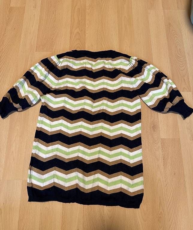 T-shirts: Gestreiftes Strick T-Shirt – D'occasion à Alchenflüh par selina077 1