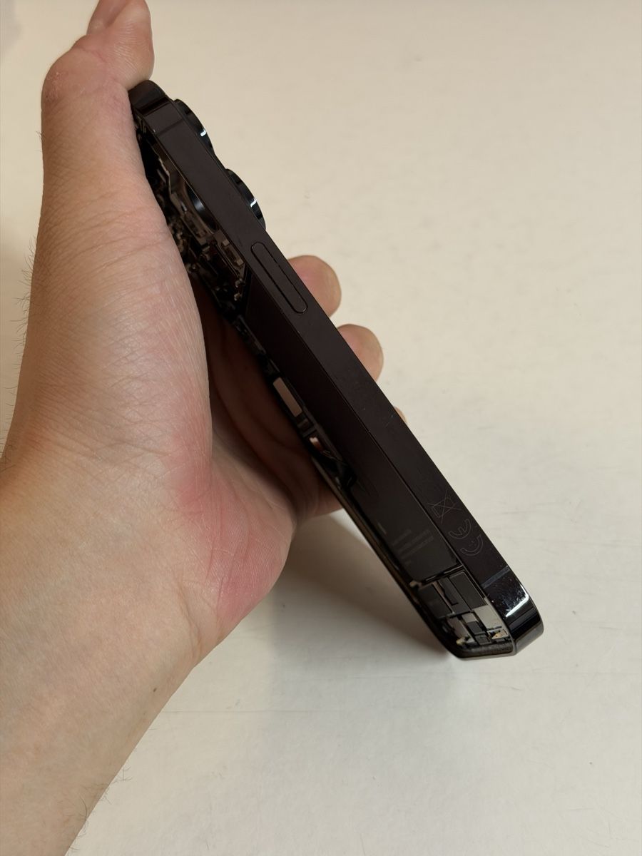 Apple Handys / Smartphones: Komplett iPhone 14 Pro Gehäuse Pulled  – Gebraucht aus Chur von beverlyone 2