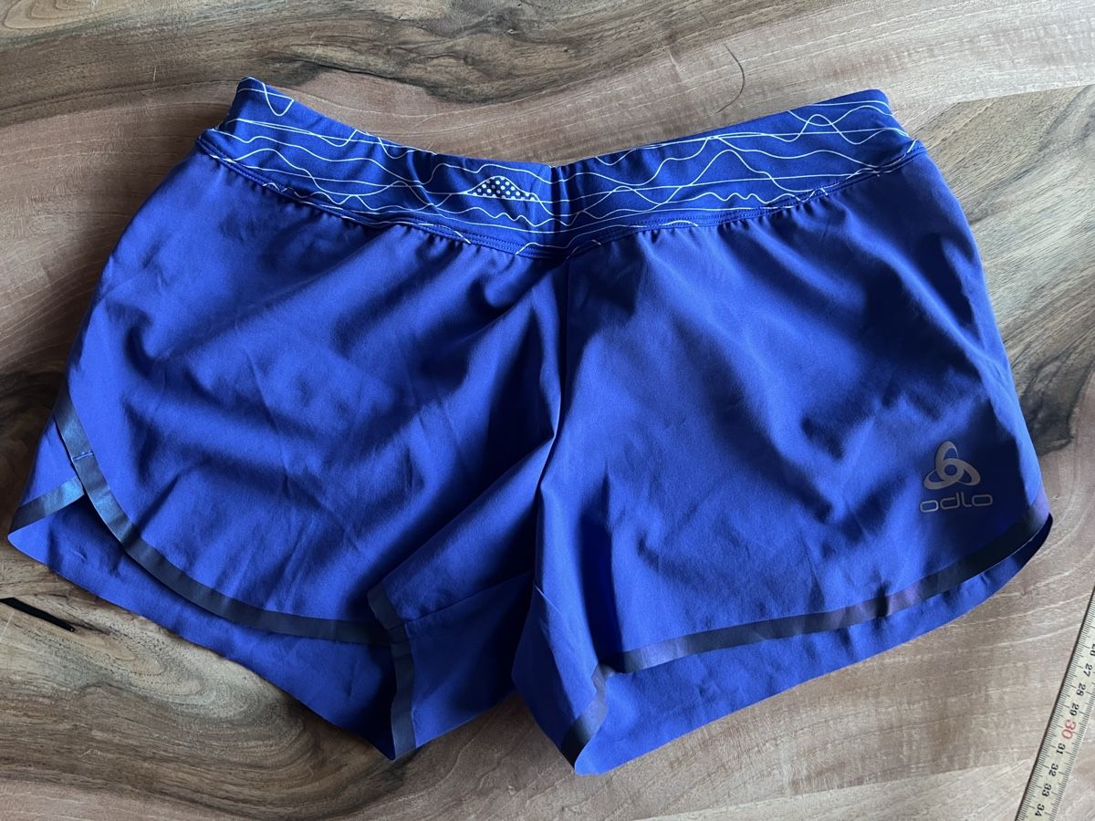 Odlo Pantaloni: Odlo Laufshorts im Doppelpack – Usato da Derendingen venduto da Laubfleckerli 9