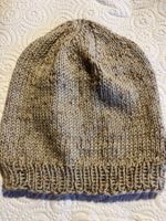 Handgestricktes Häubchen, beige/braun für 0-3 mo.